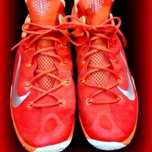 New Nike Mens Hyperrev Sneakers size 17